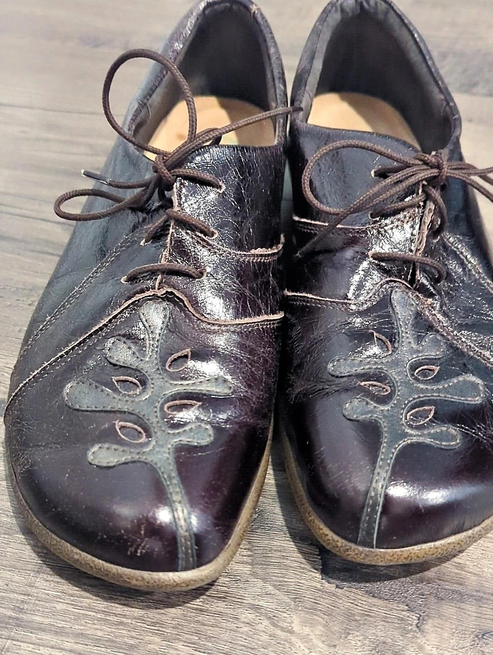 Naot Embroidered Leather Lace-Up Flats EU 39